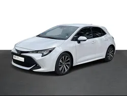 Branco (pintura metalizada especial) Usado 2023 Toyota Corolla Comfort Sedan | € 25.750 (Preço justo)