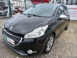 Preto Usado 2015 Peugeot 208 Style Citadino | € 7.950 (Preço justo)