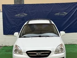 Branco Usado 2009 Kia Carens Monovolume | € 4.450