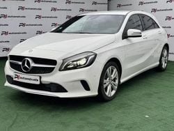 Branco Usado 2017 Mercedes A180 Style Citadino | € 17.990 (Preço justo)