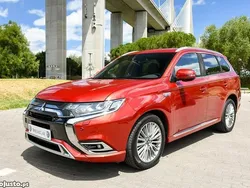 Vermelho Usado 2019 Mitsubishi Outlander P-HEV Instyle SUV | € 22.450 (Bom preço)