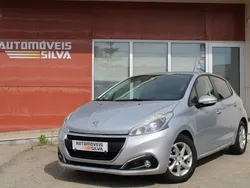 Cinzento Usado 2015 Peugeot 208 Style Citadino | € 9.990 (Preço justo)