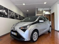 Cinza Usado 2020 Toyota Aygo X-play Citadino | € 12.600 (Preço justo)