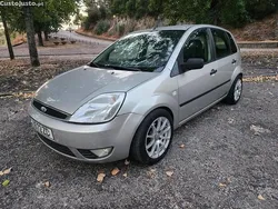 Cinza Usado 2004 Ford Fiesta Citadino | € 2.490 (Bom preço)