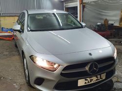 Cinza Usado 2019 Mercedes A180 Style | € 21.750 (Caro)