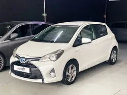 Branco Usado 2015 Toyota Yaris Hybrid Active | € 14.990 (Preço justo)