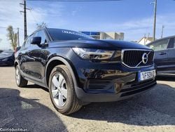 Preto Usado 2021 Volvo XC40 Momentum SUV | € 20.900 (Preço justo)