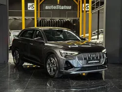 Cinzento Usado 2022 Audi e-tron S-Line SUV | € 41.990 (Preço justo)