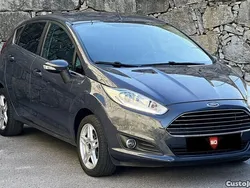 Cinza Usado 2015 Ford Fiesta Titanium Citadino | € 8.990 (Preço justo)