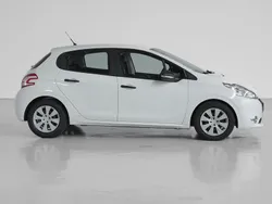 Branco Usado 2013 Peugeot 208 Access Citadino | € 4.490 (Super Preço)
