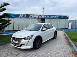 Branco Usado 2021 Peugeot e-208 Allure Citadino | € 17.900 (Preço justo)