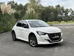 Branco Usado 2022 Peugeot e-208 Active Citadino | € 17.400 (Preço justo)