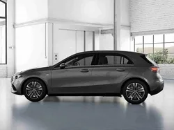 Cinzento Novo 2025 Mercedes A250 Citadino | € 47.725 (Preço justo)