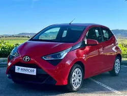 Vermelho Usado 2021 Toyota Aygo X-play Citadino | € 13.980 (Preço justo)