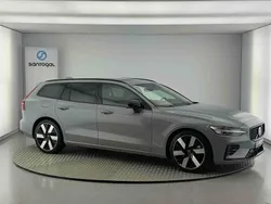 Cinzento Usado 2024 Volvo V60 Carrinha | € 46.300 (Preço justo)