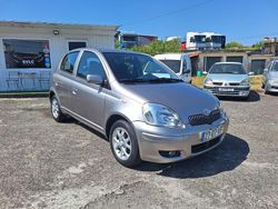 Cinza Usado 2003 Toyota Yaris Sol Citadino | € 4.500 (Preço justo)
