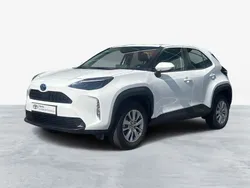 Branco (sólida) Usado 2024 Toyota Yaris Comfort Sedan | € 26.750 (Preço elevado)