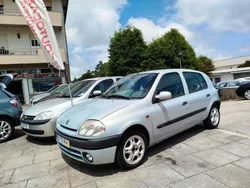 Cinzento Usado 2001 Renault Clio II | € 2.499 (Preço justo)