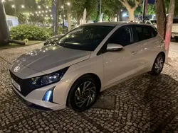 Cinza Usado 2025 Hyundai i20 Comfort Citadino | € 20.500 (Preço justo)