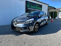 Cinza Usado 2018 Renault Clio IV Zen Citadino | € 12.900 (Preço justo)