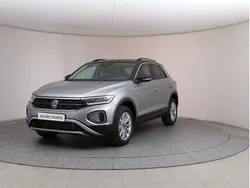 Cinzento claro metalizado Novo 2025 VW T-Roc SUV | € 32.990 (Preço justo)