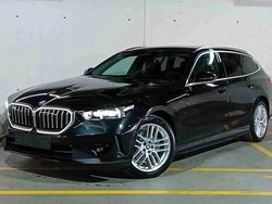 Preto Novo 2025 BMW 530e Carrinha | € 74.000 (Preço justo)