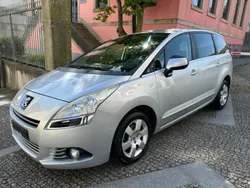Cinzento Usado 2010 Peugeot 5008 Monovolume | € 8.750 (Preço elevado)
