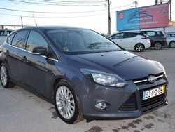 Cinzento Usado 2014 Ford Focus Titanium Citadino | € 12.950