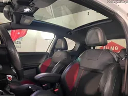 Branco Usado 2013 Peugeot 208 GTi Citadino | € 12.750 (Preço justo)