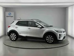 Cinzento Usado 2024 Kia Stonic SUV | € 17.990 (Preço justo)