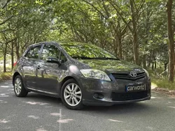 Cinzento Usado 2012 Toyota Auris Comfort Citadino | € 9.440 (Preço justo)