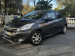 Cinzento Usado 2015 Peugeot 208 Citadino | € 7.000 (Bom preço)