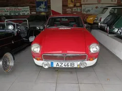 Vermelho Usado 1972 MG B GT Coupé | € 23.500