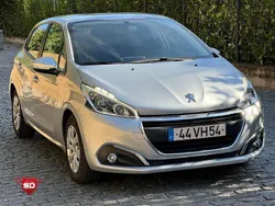 Cinza Usado 2018 Peugeot 208 Active Citadino | € 11.890 (Preço justo)