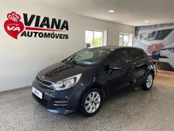 Cinza Usado 2015 Kia Rio Citadino | € 9.990 (Preço elevado)
