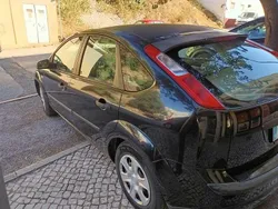 Usado 2006 Ford Focus Sedan | € 3.700
