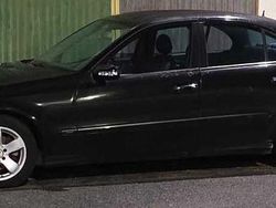 Usado 2004 Mercedes E220 Avantgarde Sedan | € 5.500
