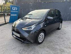 Cinzento Usado 2021 Toyota Aygo X-play Citadino | € 13.250 (Preço justo)