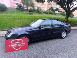 Azul Usado 2004 Mercedes E220 Elegance Sedan | € 8.750