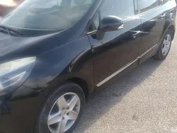 Preto Usado 2016 Renault Grand Scénic IV Monovolume | € 7.990