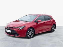 Vermelho (pintura metalizada especial) Usado 2023 Toyota Corolla Comfort Sedan | € 25.750 (Preço justo)