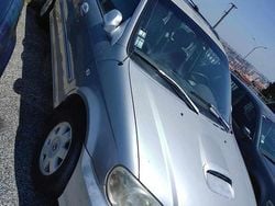 Cinzento Usado 2003 Kia Carnival Monovolume | € 2.100