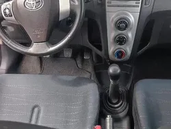 Cinzento Usado 2006 Toyota Yaris Sol | € 6.678 (Preço justo)