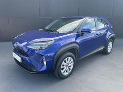 Azul (pintura metalizada) Usado 2024 Toyota Yaris Comfort | € 26.750 (Preço justo)