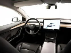 Branco Usado 2022 Tesla Model 3 Sedan | € 28.890 (Bom preço)