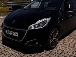 Usado 2018 Peugeot 208 GT-line Citadino | € 10.000 (Bom preço)