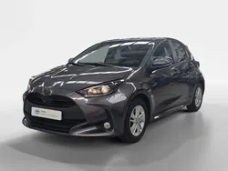 Cinza Usado 2024 Toyota Yaris Hybrid Comfort | € 24.750 (Preço elevado)