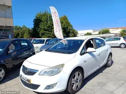Branco Usado 2011 Opel Astra Sedan | € 5.699 (Preço justo)