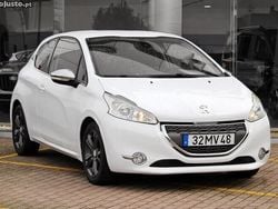 Branco Usado 2012 Peugeot 208 Allure Citadino | € 9.990 (Preço elevado)