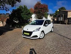 Branco Usado 2017 Peugeot 208 Citadino | € 9.950 (Preço justo)